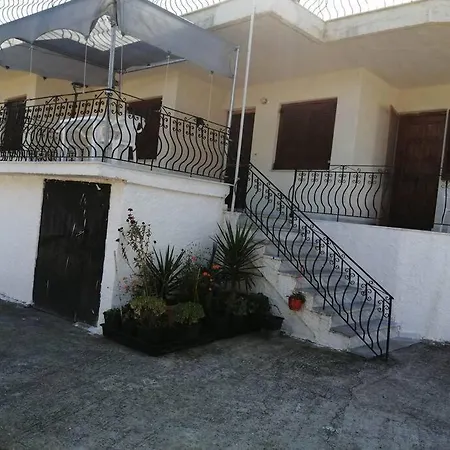 Cozy Rodas House 2 * Politika